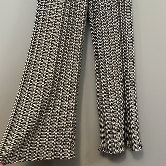 Caution To The Wind Jumpsuit Size Medium - Picture 4 of 5